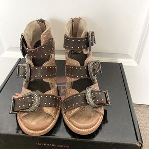 Freebird size 7 Violet- multi taupe